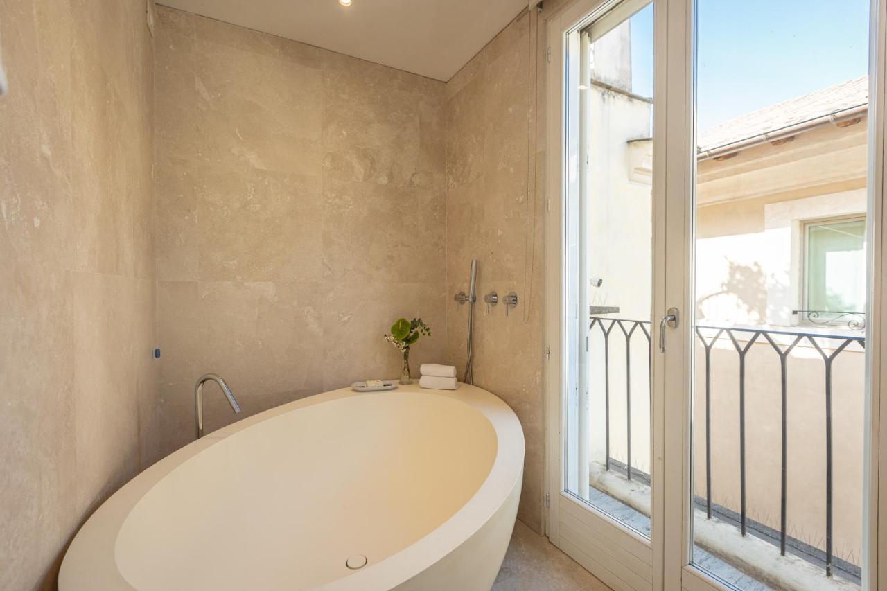 Amazing Piazza Venezia With Jacuzzi And Terrace Apartment
