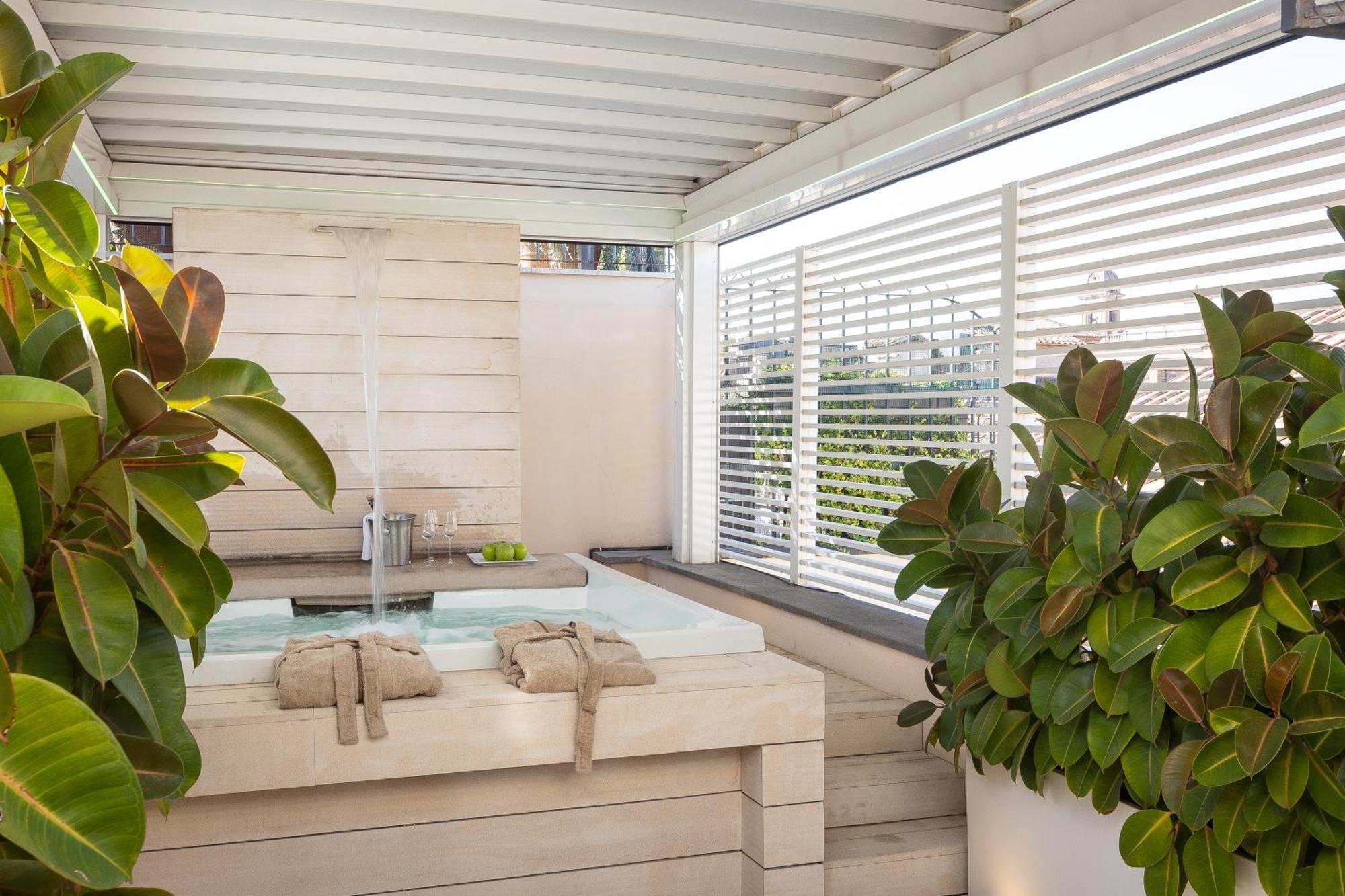 Apartment Amazing Piazza Venezia With Jacuzzi And Terrace Rom