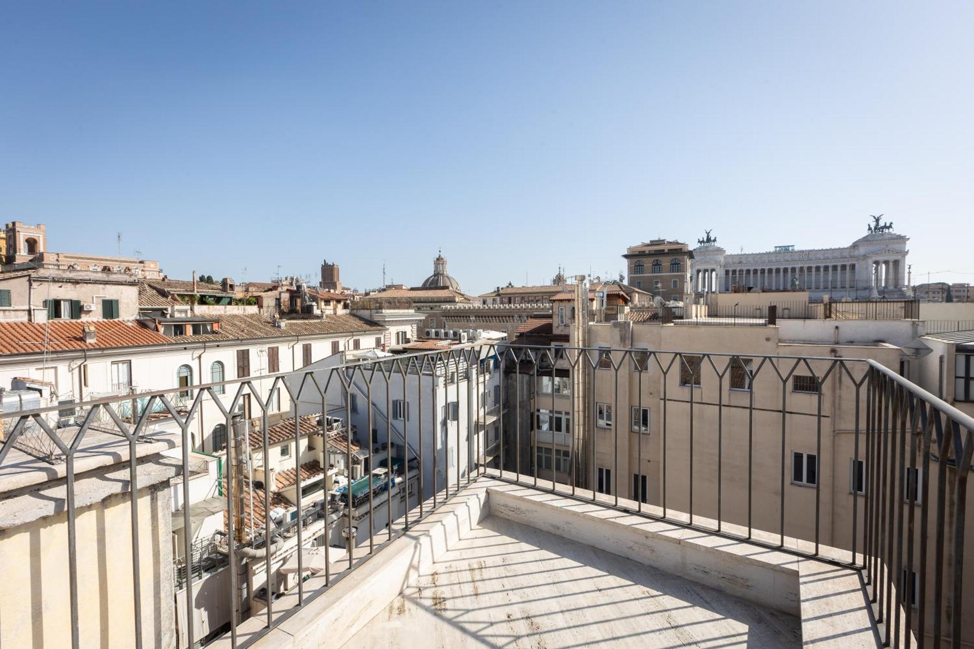 Amazing Piazza Venezia With Jacuzzi And Terrace * Rom